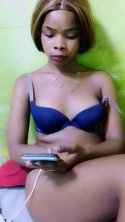 elia220 live cam on Cam4
