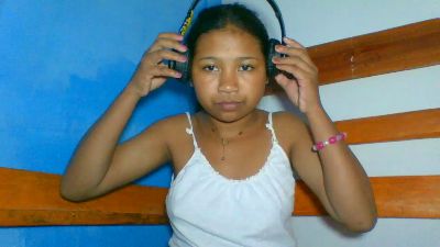 elinah_xxx live cam on Cam4