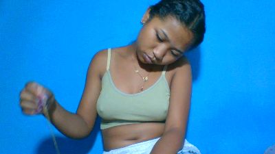 elinah_xxx live cam on Cam4