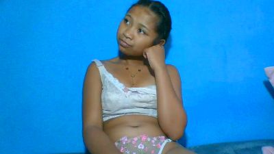 elinah_xxx live cam on Cam4