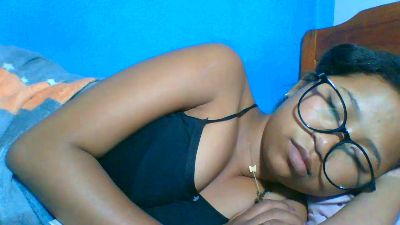 elinah_xxx live cam on Cam4