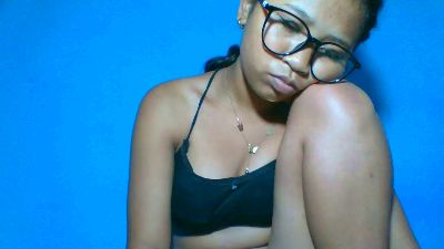 elinah_xxx live cam on Cam4