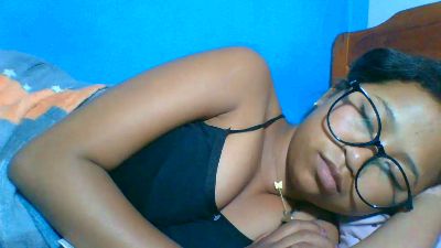 elinah_xxx live cam on Cam4