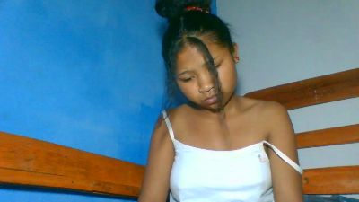 elinah_xxx live cam on Cam4