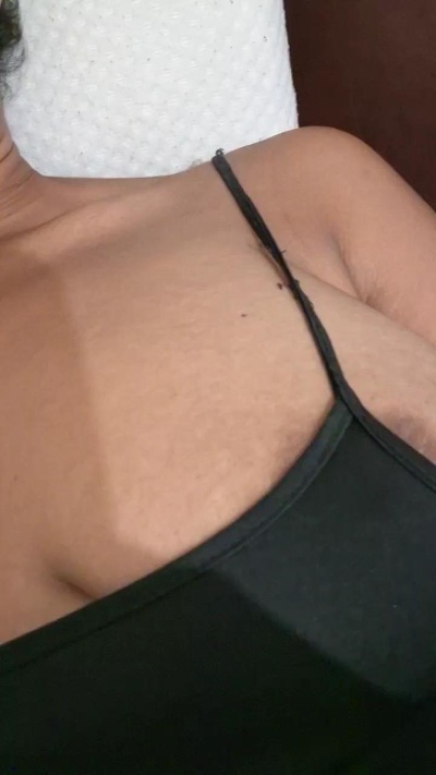 ella22 live cam on Cam4