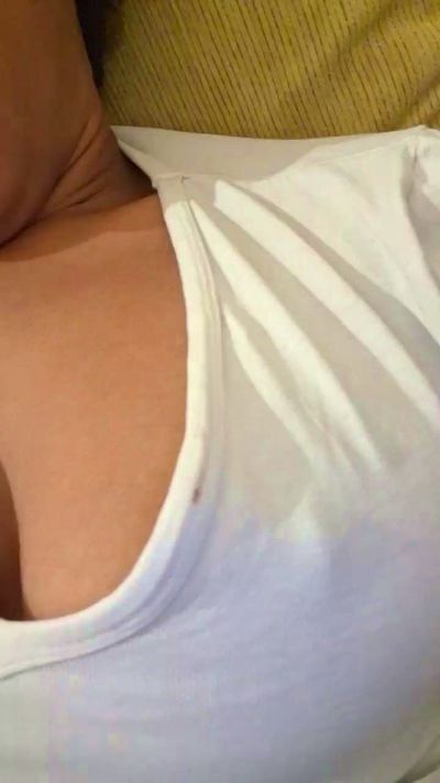 ella22 live cam on Cam4