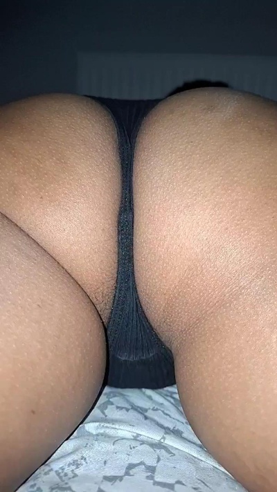 ella22 live cam on Cam4
