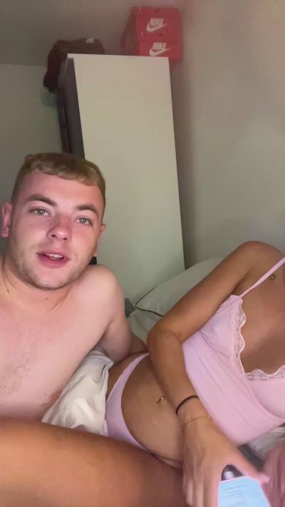 ells2422 live cam on Cam4