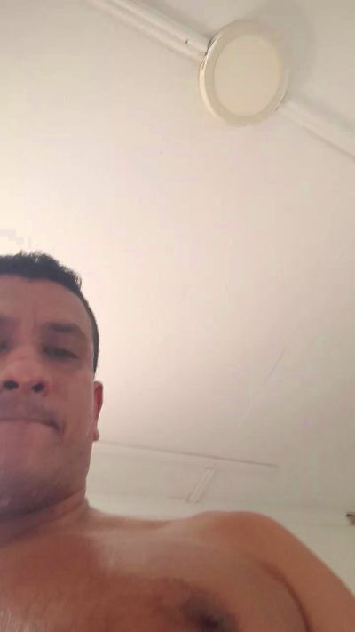 elman2710 live cam on Cam4