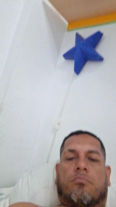 elmostroxxx live cam on Cam4