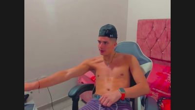 elvis_luciano live cam on Cam4