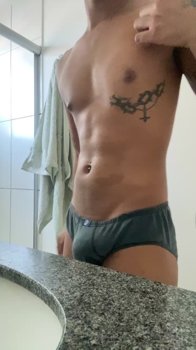 elvisnaomorreu live cam on Cam4