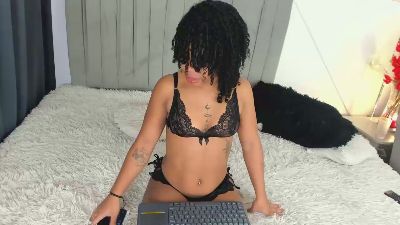 ema_moon26 live cam on Cam4