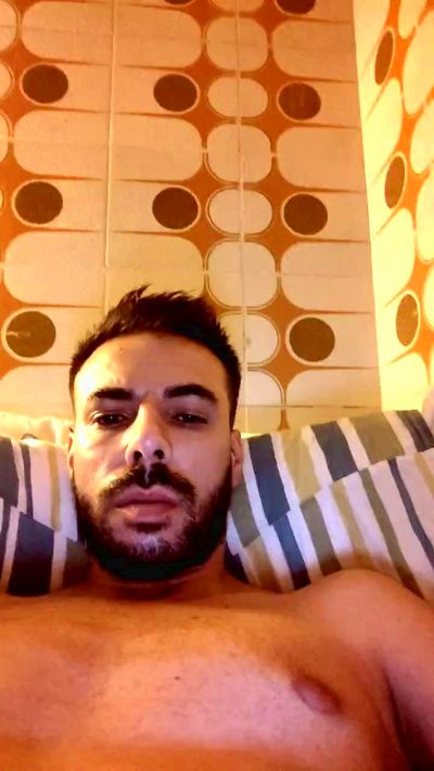 emanuele96laur4 live cam on Cam4