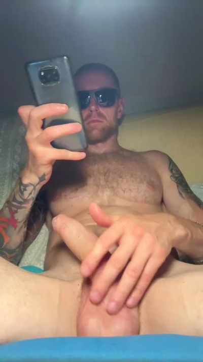 emanuilxxx2 live cam on Cam4