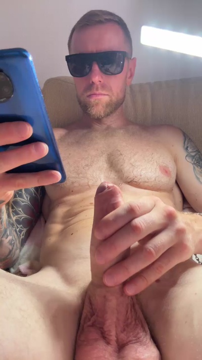 emanuilxxx2 live cam on Cam4
