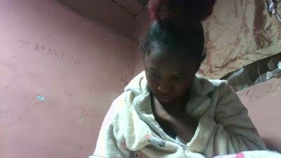 emeli2 live cam on Cam4