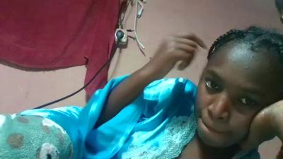 emeli2 live cam on Cam4