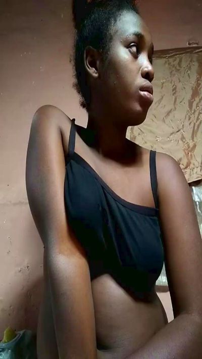 emeli2 live cam on Cam4