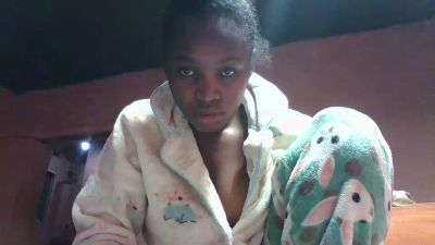 emeli2 live cam on Cam4