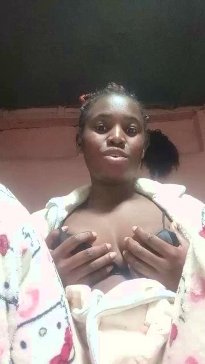 emeli2 live cam on Cam4