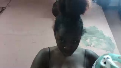 emeli2 live cam on Cam4