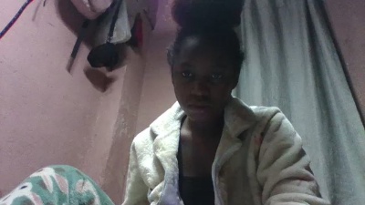 emeli2 live cam on Cam4