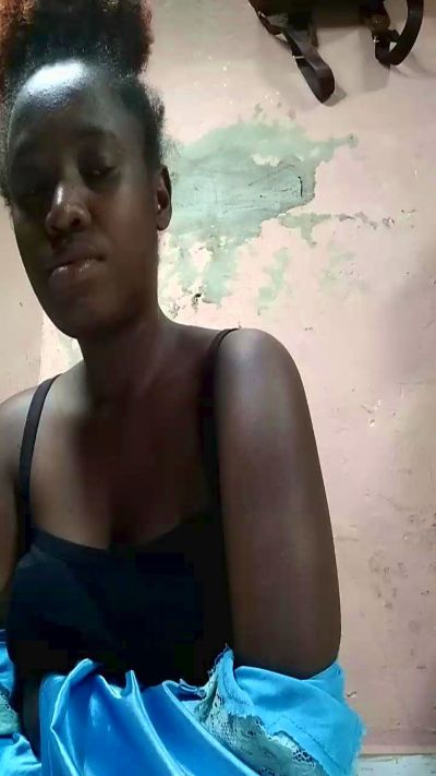 emeli2 live cam on Cam4