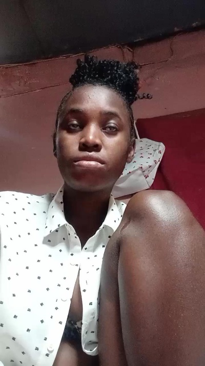emeli2 live cam on Cam4