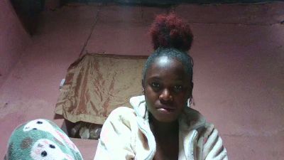 emeli2 live cam on Cam4