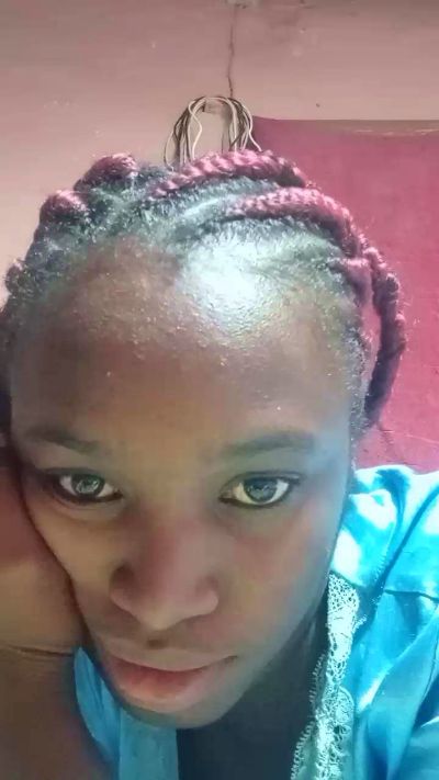 emeli2 live cam on Cam4