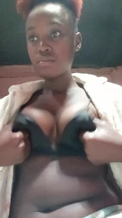 emeli2 live cam on Cam4