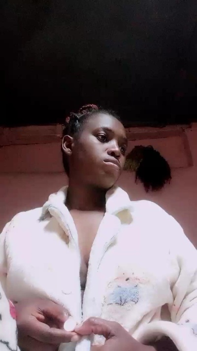 emeli2 live cam on Cam4