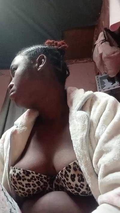 emeli2 live cam on Cam4
