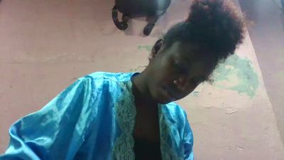 emeli2 live cam on Cam4