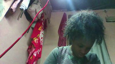 emeli2 live cam on Cam4