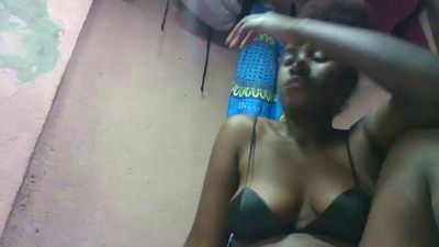 emeli2 live cam on Cam4