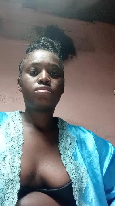emeli2 live cam on Cam4