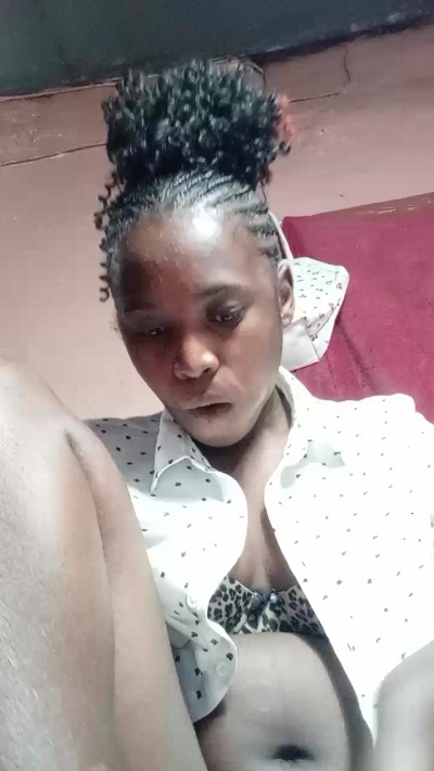 emeli2 live cam on Cam4