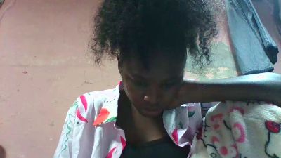 emeli2 live cam on Cam4