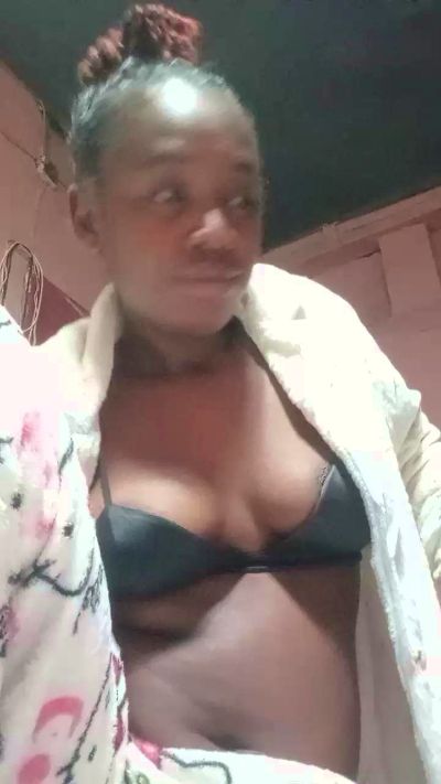 emeli2 live cam on Cam4