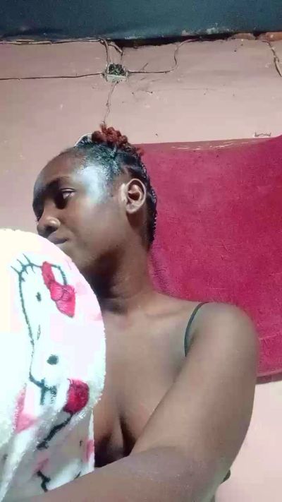 emeli2 live cam on Cam4