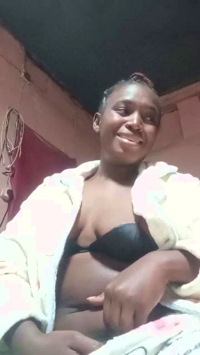 emeli2 live cam on Cam4