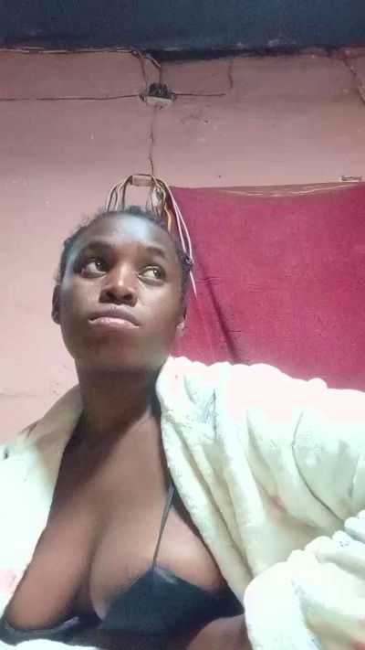 emeli2 live cam on Cam4