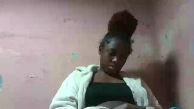emeli2 live cam on Cam4