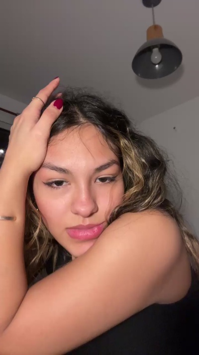 emi444 live cam on Cam4