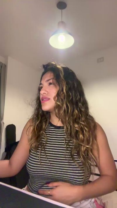 emi444 live cam on Cam4