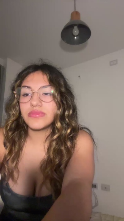 emi444 live cam on Cam4