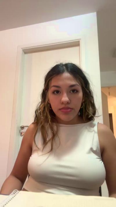 emi444 live cam on Cam4
