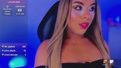 emili_roux live cam on Cam4